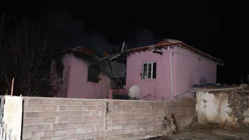 Niğde'de iki katlı evde çıkan yangında 4 kişi öldü