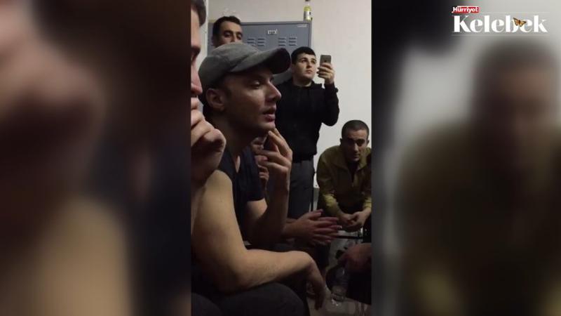 Edis, asker koğuşunda arkadaşlarına 'An' şarkısını söyledi