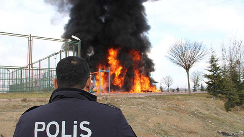 Kayseri'de çocuk parkının yakılması güvenlik kamerasında