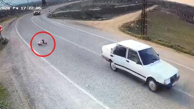 Küçük kız seyir halindeki araçtan düştü