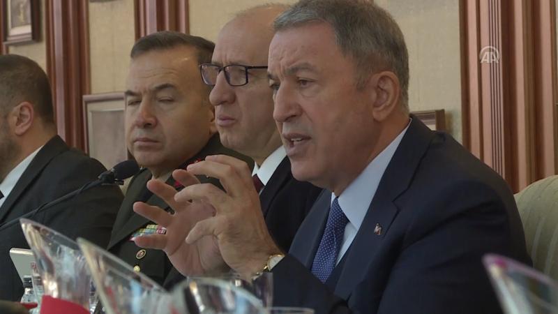 Bakan Akar medya temsilcileriyle bir araya geldi