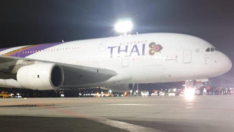 İstabul Havalimanı'na A380 tipi uçak acil iniş yaptı