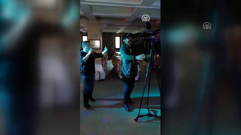Kameramanın, kamerasıyla dansı ilgi odağı oldu