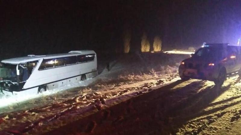 Futbolcuları taşıyan otobüs yoldan çıktı