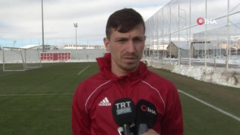 Mert Hakan: Evden çok tesiste zaman geçiriyoruz