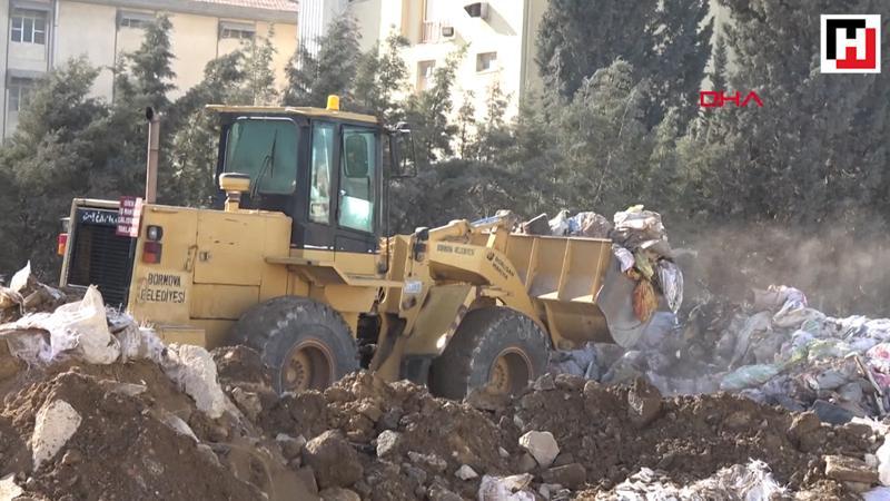 İzmir'de sokağa atılan moloz yığınına tepki