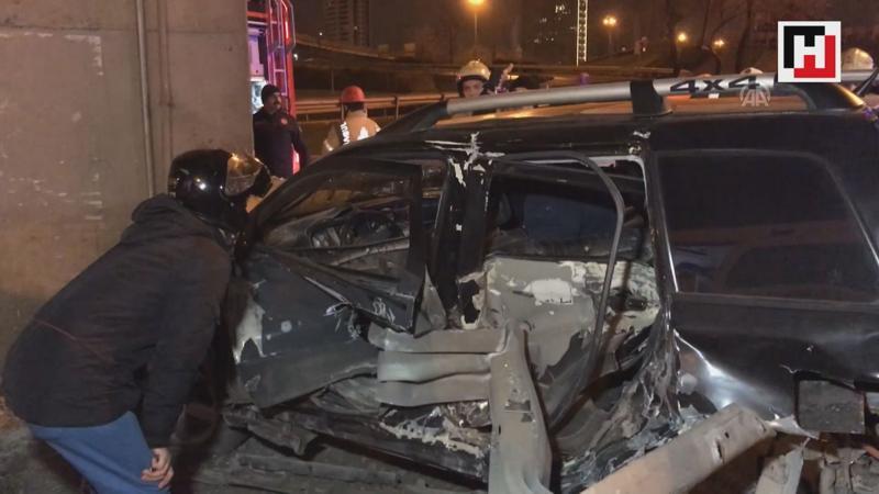 Ataşehir'de otomobille kaza yapan 14 yaşındaki çocuk bacağından oldu