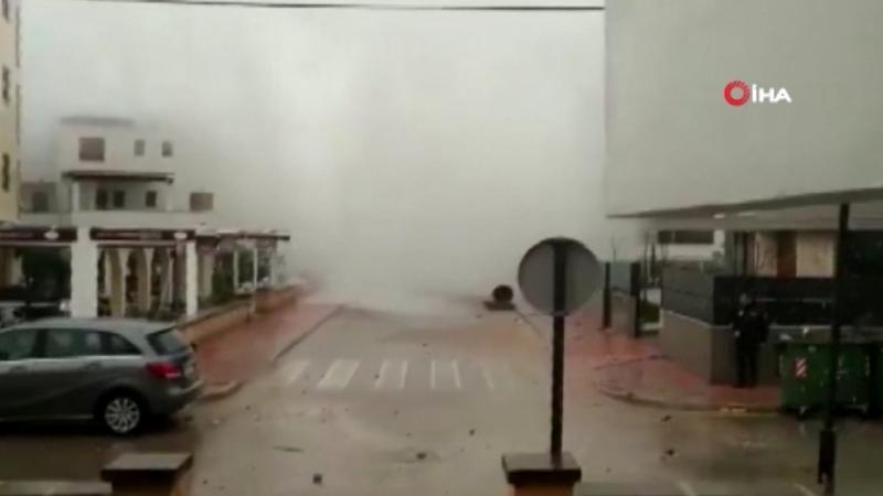 İspanya'da sahil kentini köpük bastı