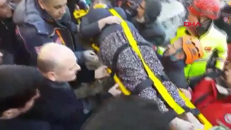 Bakan Soylu incelemelerde bulunurken 1 kişi daha kurtarıldı