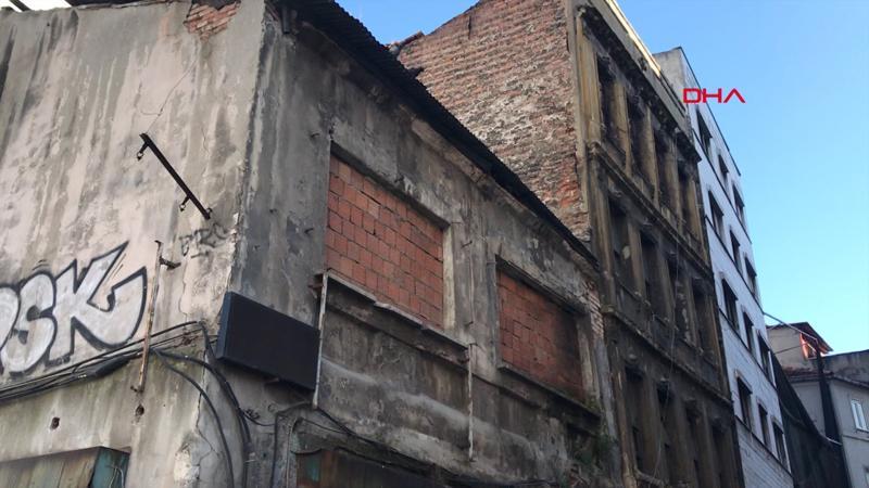 Beyoğlu'nda iki katlı binada çökme