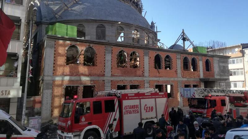 İstanbul Sultangazi'de cami inşaatında çökme meydana geldi.