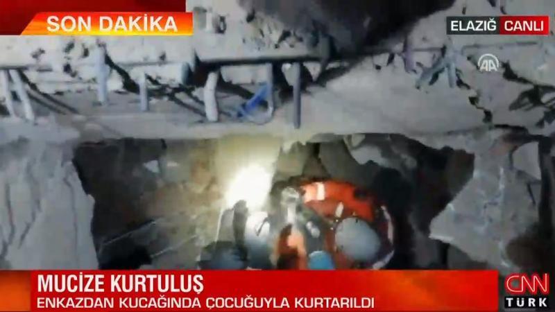 23. saatte enkazdan mucize çıktı! Anne kucağında çocuğuyla kurtarıldı