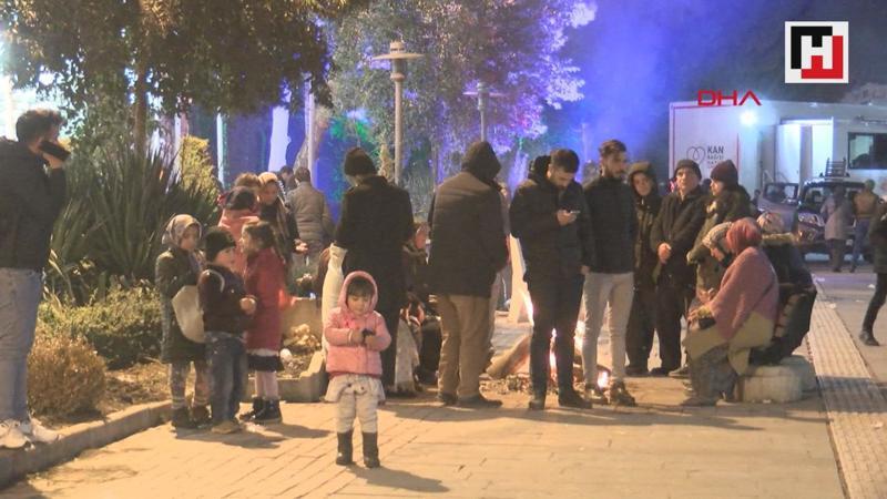 Elazığlılar, sokakta ve toplanma alanlarında geceyi geçirdi
