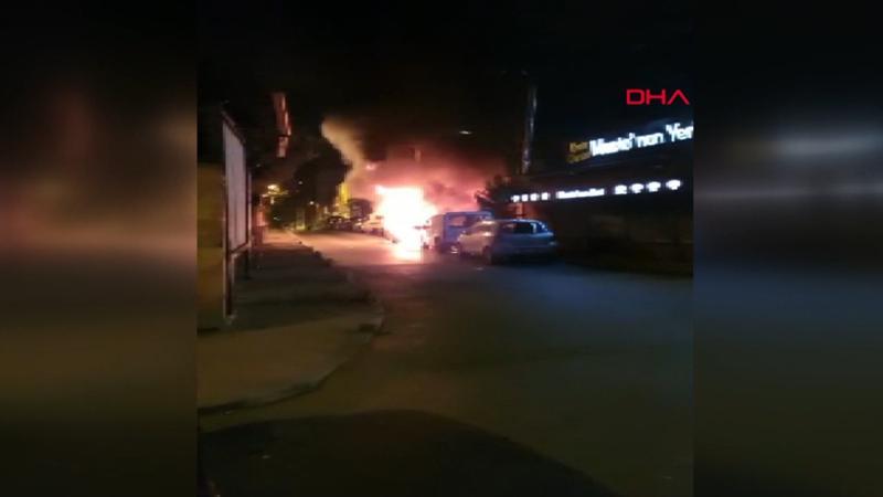 Şişli'de araçların lastiklerini kesip ateşe verdiler