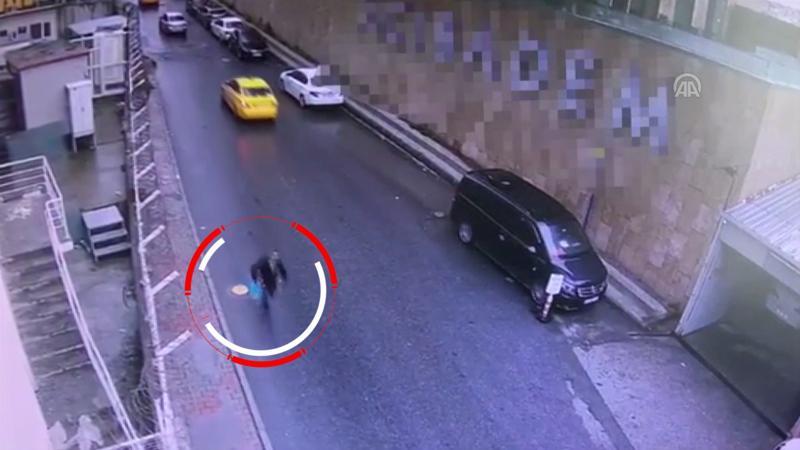 Beyoğlu'nda kapkaç şüphelisi kamerada