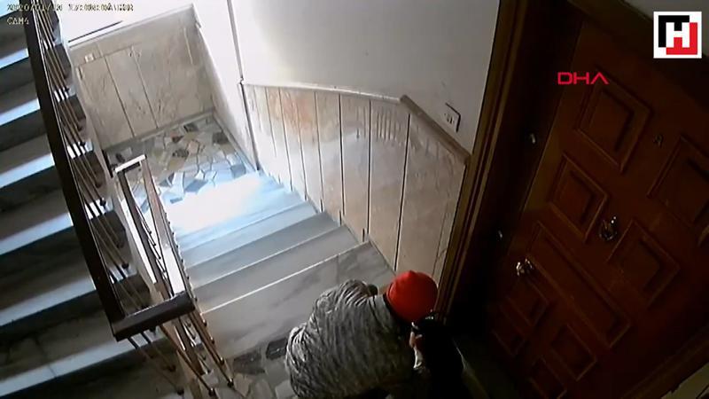 Sultangazi'de ayakkabı hırsızı kameraya yakalandı