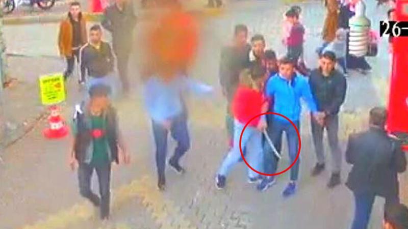 Kavga ettiği kişiyi döner bıçağıyla kovaladı
