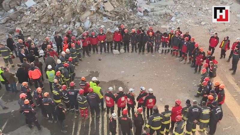 Sürsürü Mahallesi'nde yıkılan binada arama kurtarma çalışmaları sona erdi