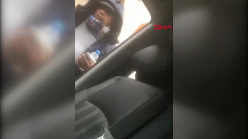 Taksiciler yol kesip evrak kontrolü yaptı