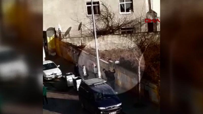 'Mahallenin genç magandaları' pompalıyla böyle ateş etti