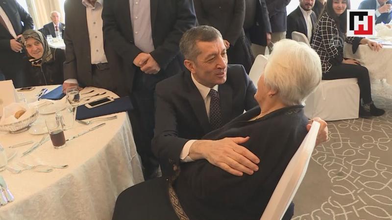 Milli Eğitim Bakanı Selçuk ile hayırsever arasında gülümseten diyalog