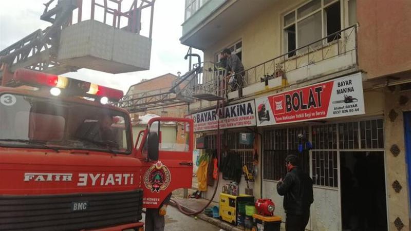 5 kardeş yangınların arasında kaldı, biri hayatını kaybetti