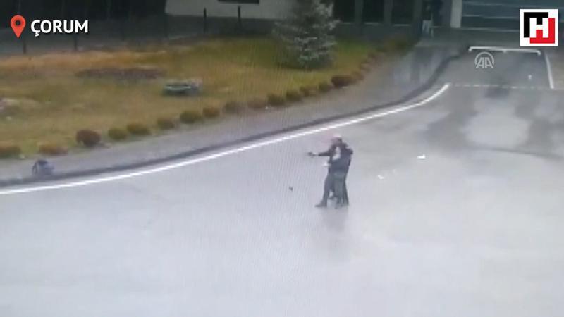 Silahlı kadın polis tarafından etkisiz hale getirildi