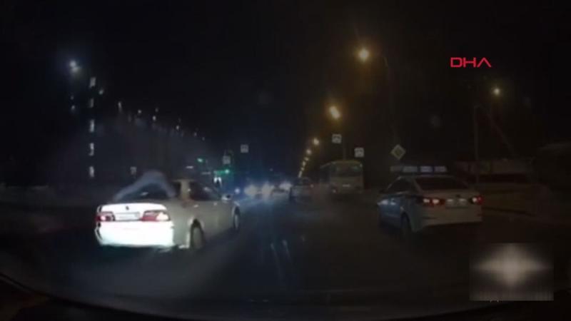 Polis, suçluların aracının tavanında 3 kilometre gitti