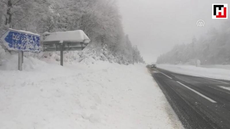 Bolu Dağı'nda yoğun kar yağışı etkili oluyor