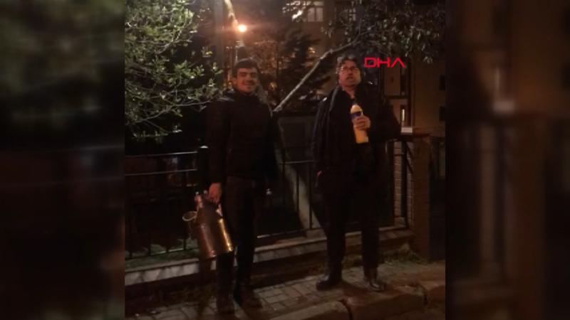 Ünlü opera sanatçısı satış yapan bozacıya eşlik etti