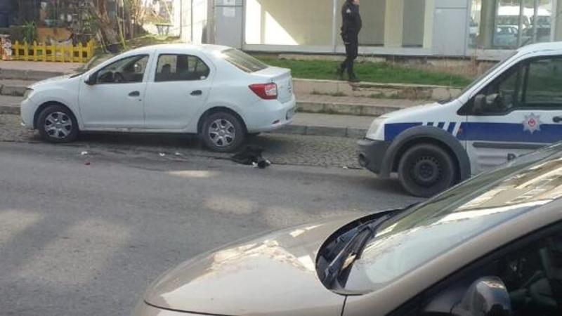 Otomobildeki iki kişiye silahlı saldırı