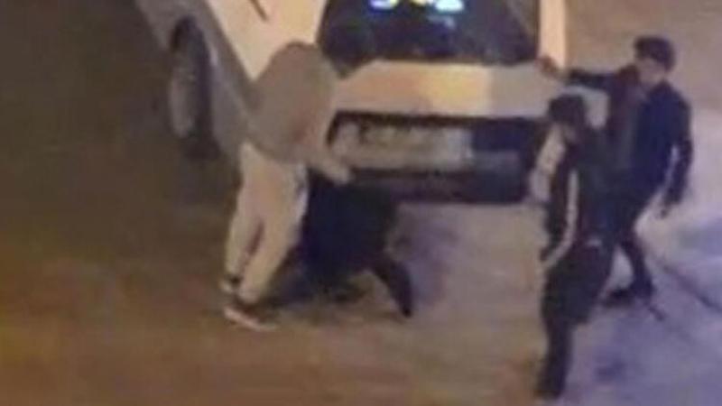 Sokak ortasında feci dayak kamerada
