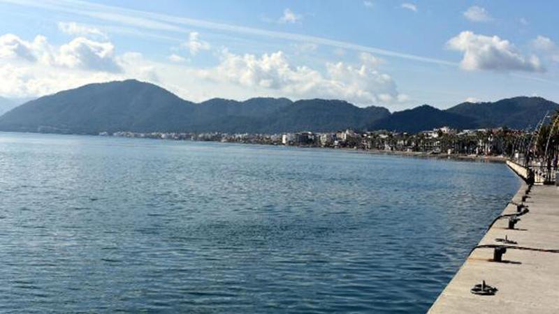Marmaris'te deniz eski rengine döndü