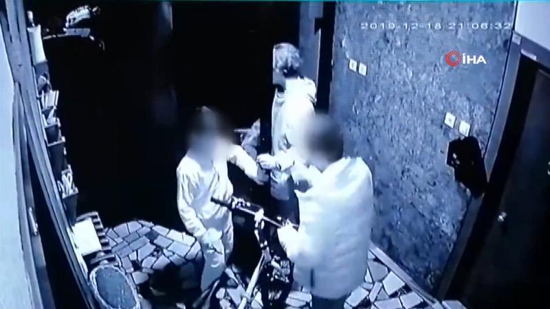 Yan keskili çocuların hırsızlık anı kamerada