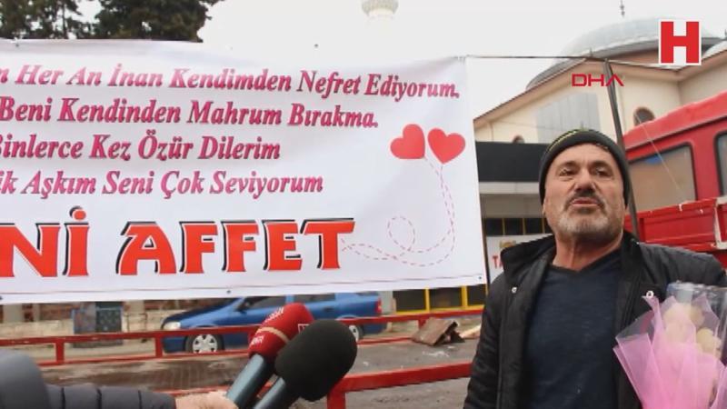 Barışmak için pankartlı özür diledi, karısı polise şikayet etti
