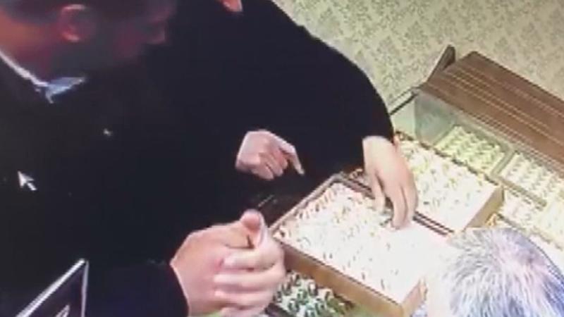 Sevgililer Günü hediyesi alma bahanesiyle 5 bin TL'lik yüzük çaldılar