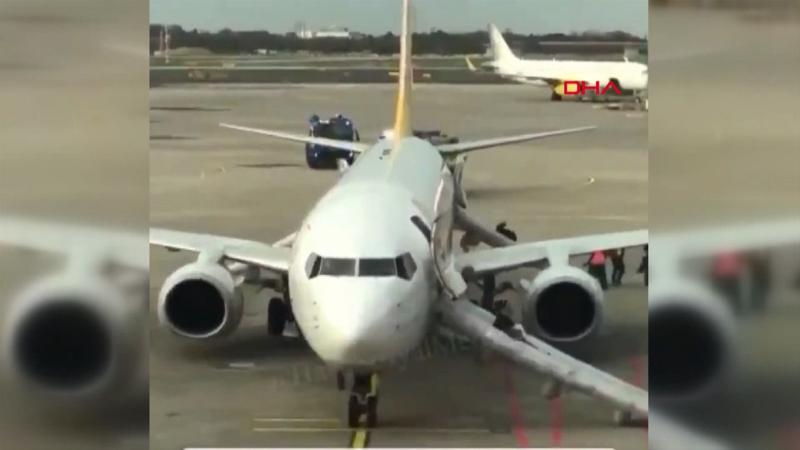 Son dakika haberi: Düsseldorf'ta Pegasus uçağında panik anları