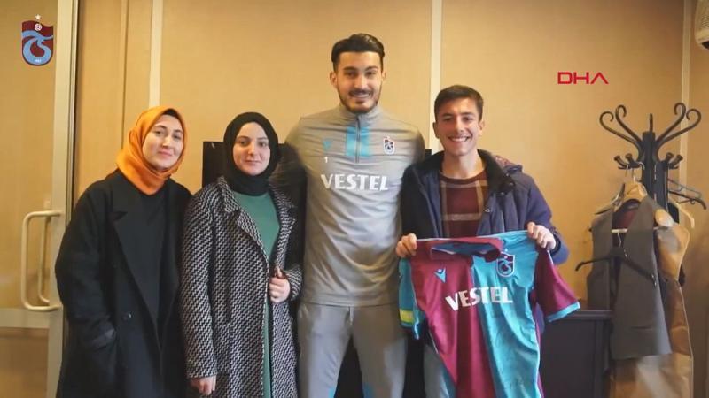 Soğukta el sallamak için beklemişti, hayaline kavuştu