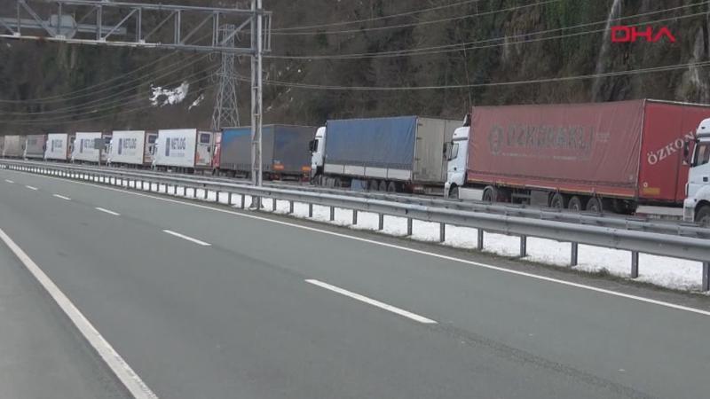 Son Dakika! Sarp Sınır Kapısı'ndaki TIR kuyruğu, Fındıklı'ya kadar ulaştı