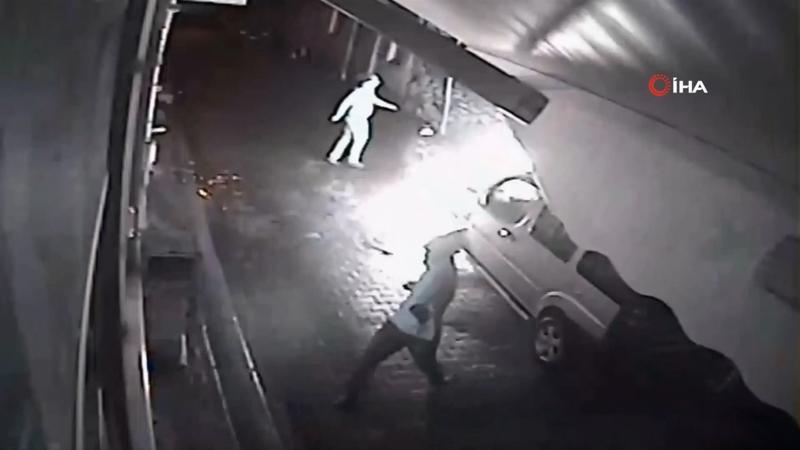 Kavgalı olduğu ağabeyinin dükkan ve aracını molotofladı