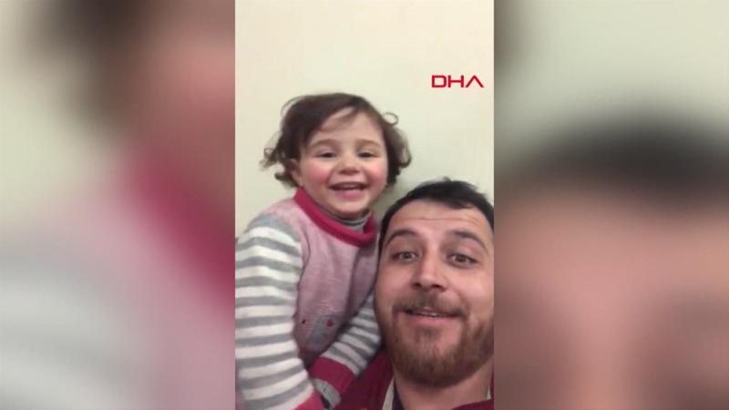 Kızının korkmaması için bomba seslerini oyuna dönüştürdü