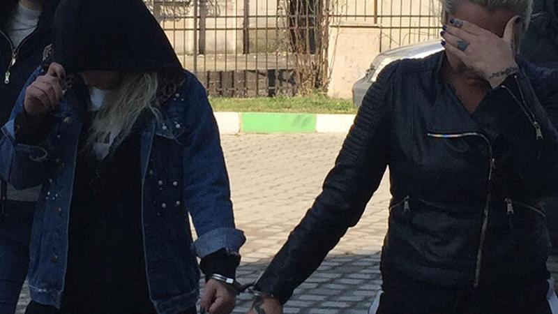Bir kadını darbedip polise hakaret ettiği iddiasıyla 2 kadın gözaltına alındı