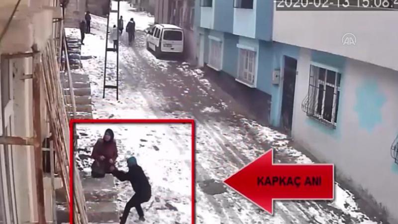 Gaziantep'te kapkaç anı kamerada