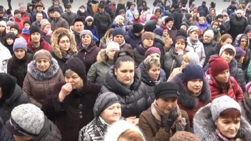 Ukraynalılar hastaneler önünde barikat kurdu