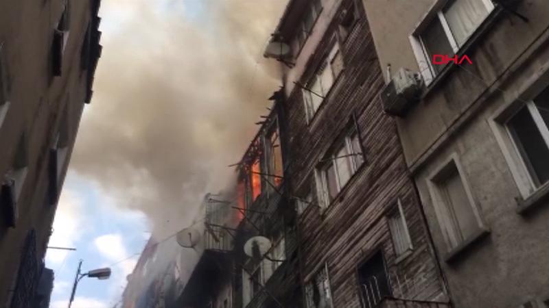 Son dakika... Şişli'de ahşap binada yangın