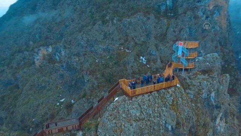 Valla Kanyonu'na yaptırılan seyir terası hizmete girdi