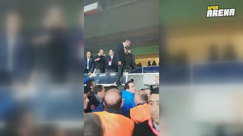 Ali Koç tribünden atladı