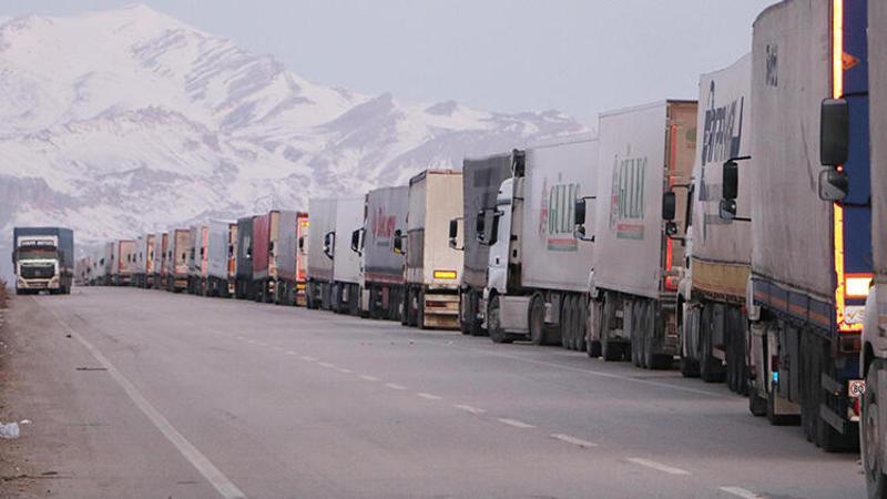 Gürbulak Gümrük Kapısı'nda 5 kilometrelik TIR kuyruğu