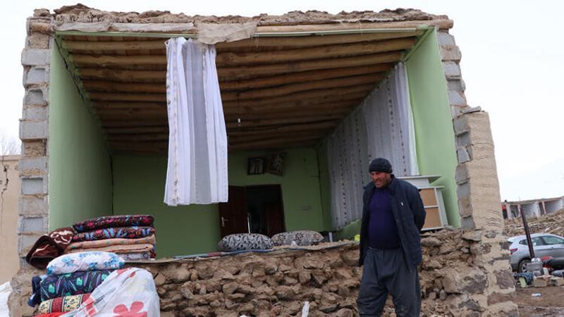 Son Dakika: Bakan Kurum'dan Van'da hasar gören yapılara ilişkin açıklama