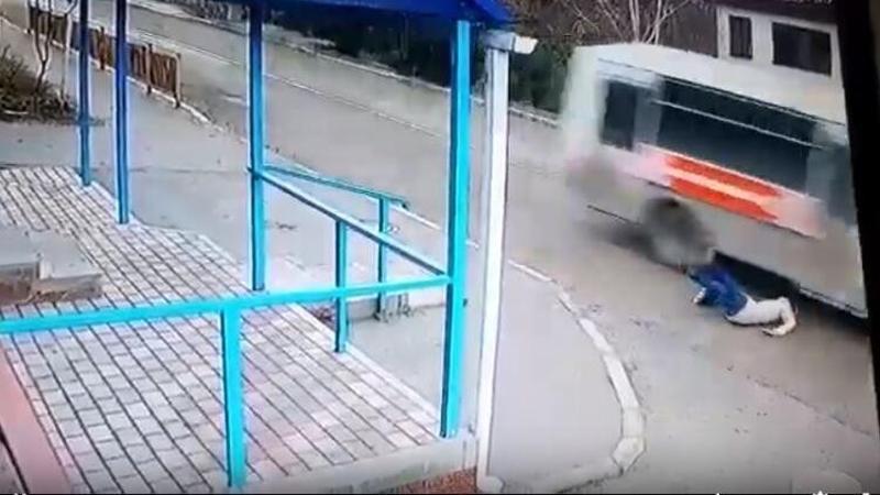 Yola düştü, ölümden kıl payı kurtuldu